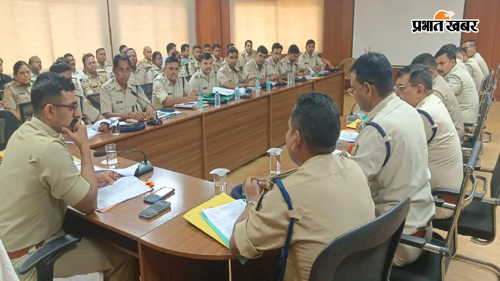 खूंटी पुलिस की मंथली क्राइम मीटिंग में एसपी ऋषभ गर्ग सख्त, श्रावणी मेले की सुरक्षा पर दिया जोर