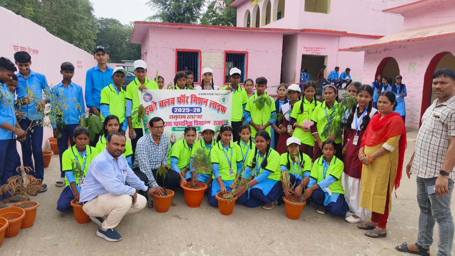 स्वच्छ परिसर और स्वस्थ परिसर अभियान के तहत राजपुर स्कूल में वृक्षारोपण