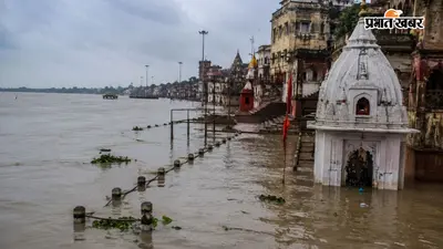 यूपी में मंडराया बाढ़ का खतरा, तेजी बढ़ रहा गंगा का जलस्तर, वाराणसी में घाटों के बाद मंदिरों तक पहुंचा पानी