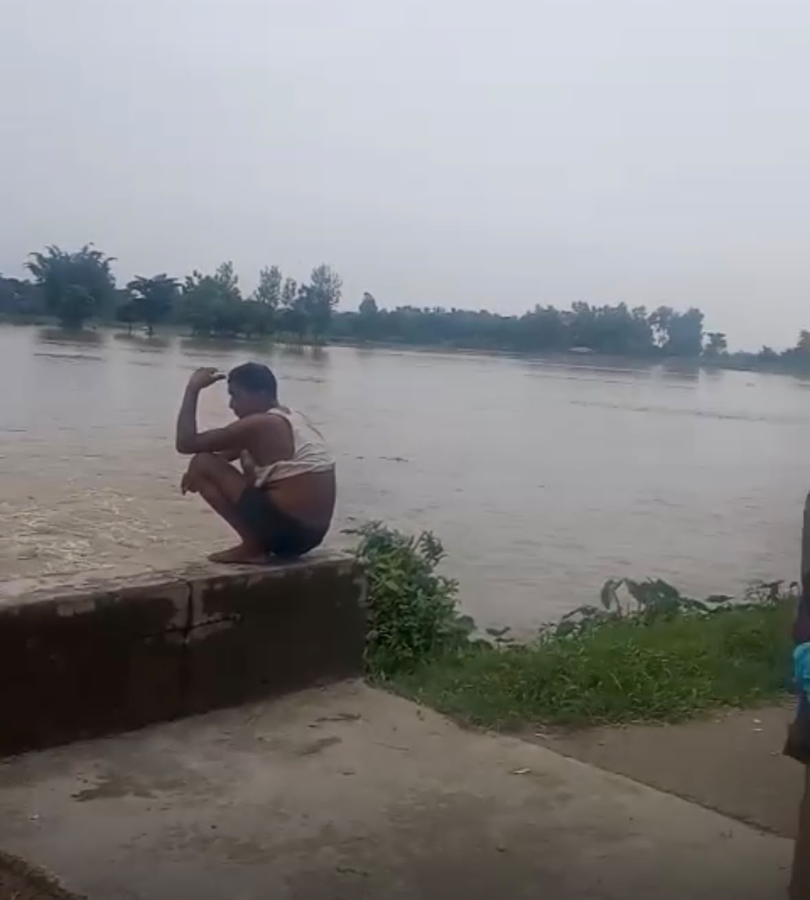 ओरिया व थेथरी नदी उफान पर, सेमरवारी और भलुवाहिया गांव में घुसा बाढ़ का पानी
