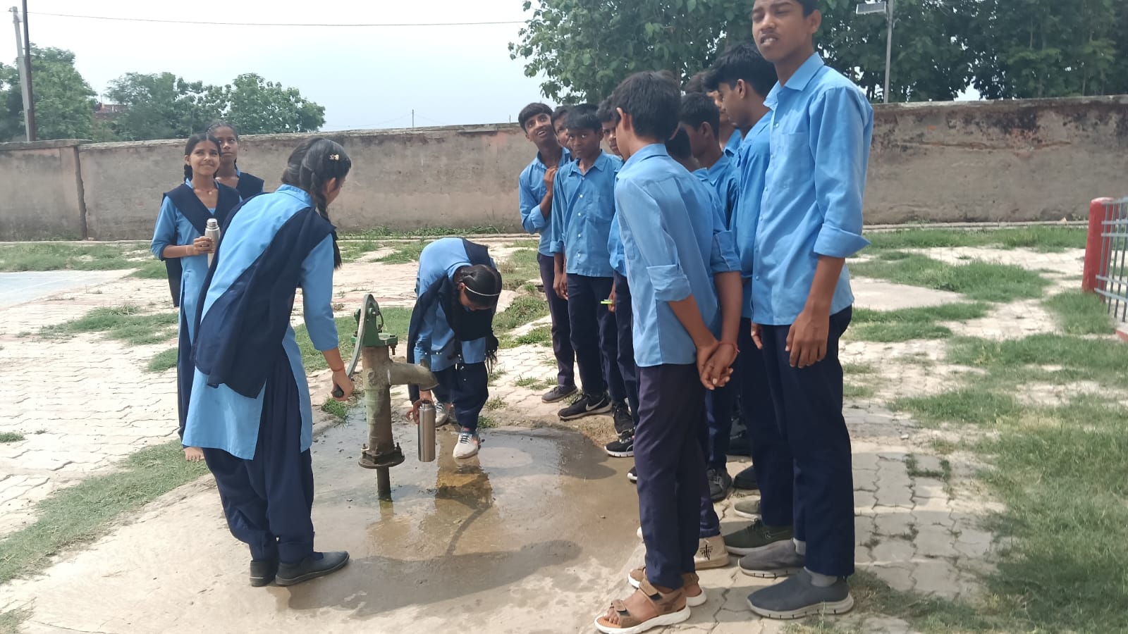 राजपुर के कई स्कूलों में पेयजल संकट गहराया, स्कूल प्रबंधन ने वैकल्पिक जलापूर्ति की मांग की