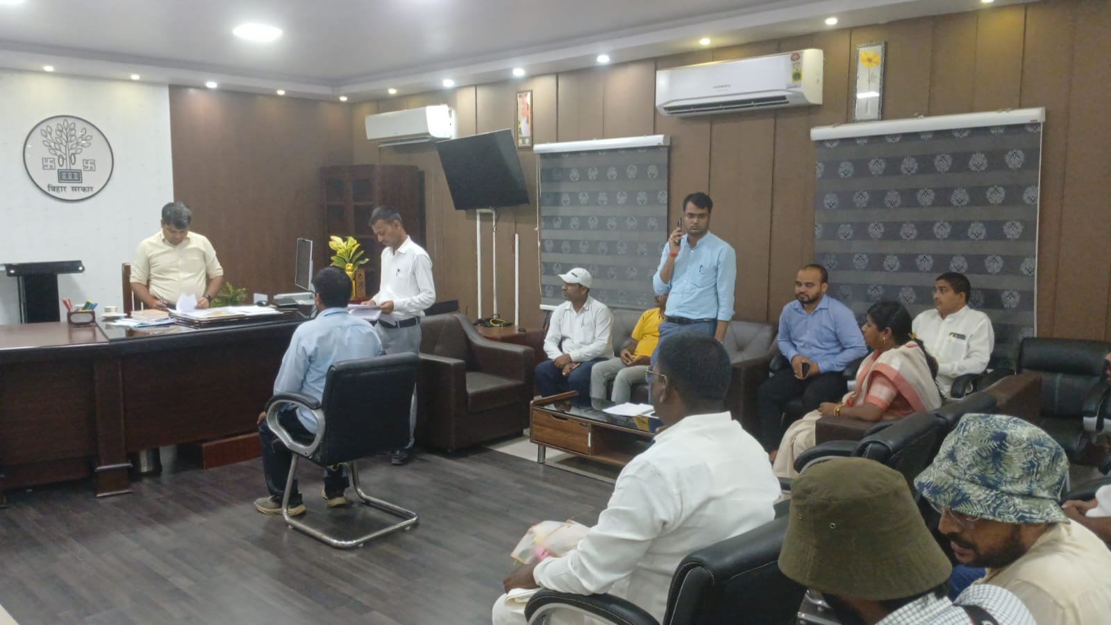 जनता दरबार में डीएम ने सुनीं 14 फरियादें, अधिकारियों को दिए त्वरित कार्रवाई के निर्देश