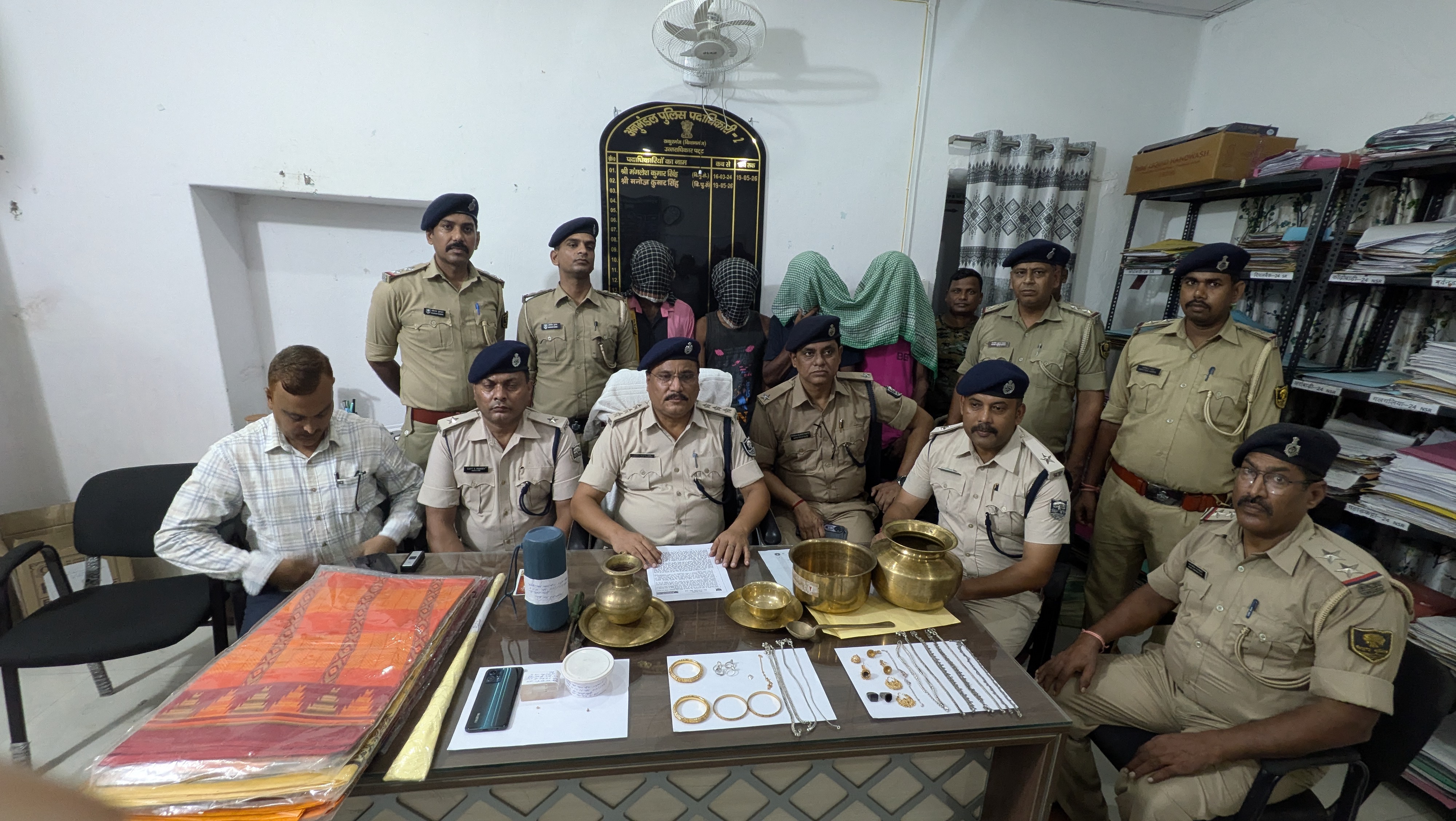 शादी वाले घर में महिला की हत्या का खुलासा, दो महीने बाद अंतरराज्यीय चोर गिरोह का भंडाफोड़, 4 गिरफ्तार, 7 कांड सुलझे