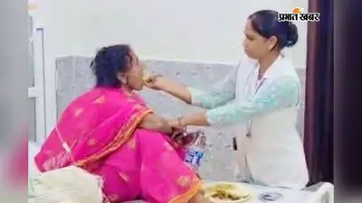कटोरिया अस्पताल में एएनएम ने असहाय वृद्धा को अपने हाथों से खिलाया भोजन, वीडियो ने जीता लोगों का दिल