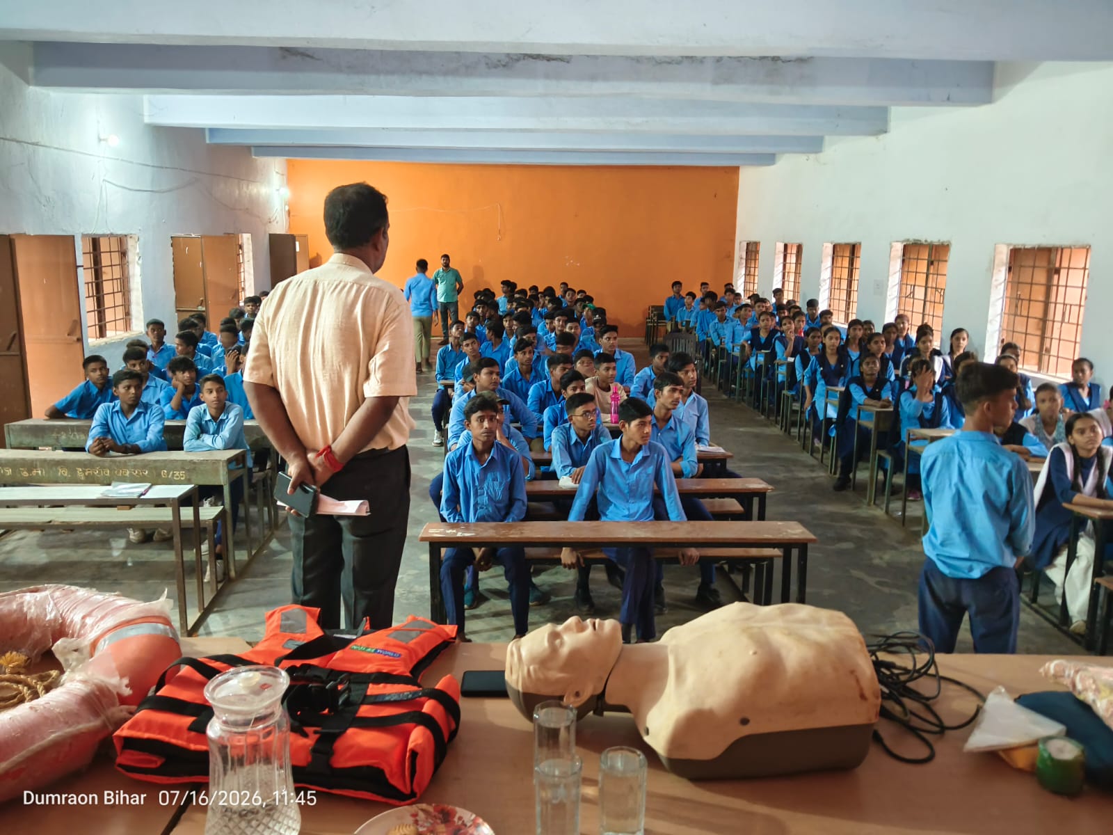 बक्सर: एसडीआरएफ ने दिया आपदा प्रबंधन का प्रशिक्षण, विद्यार्थियों को सिखाए बाढ़ से बचाव के गुर