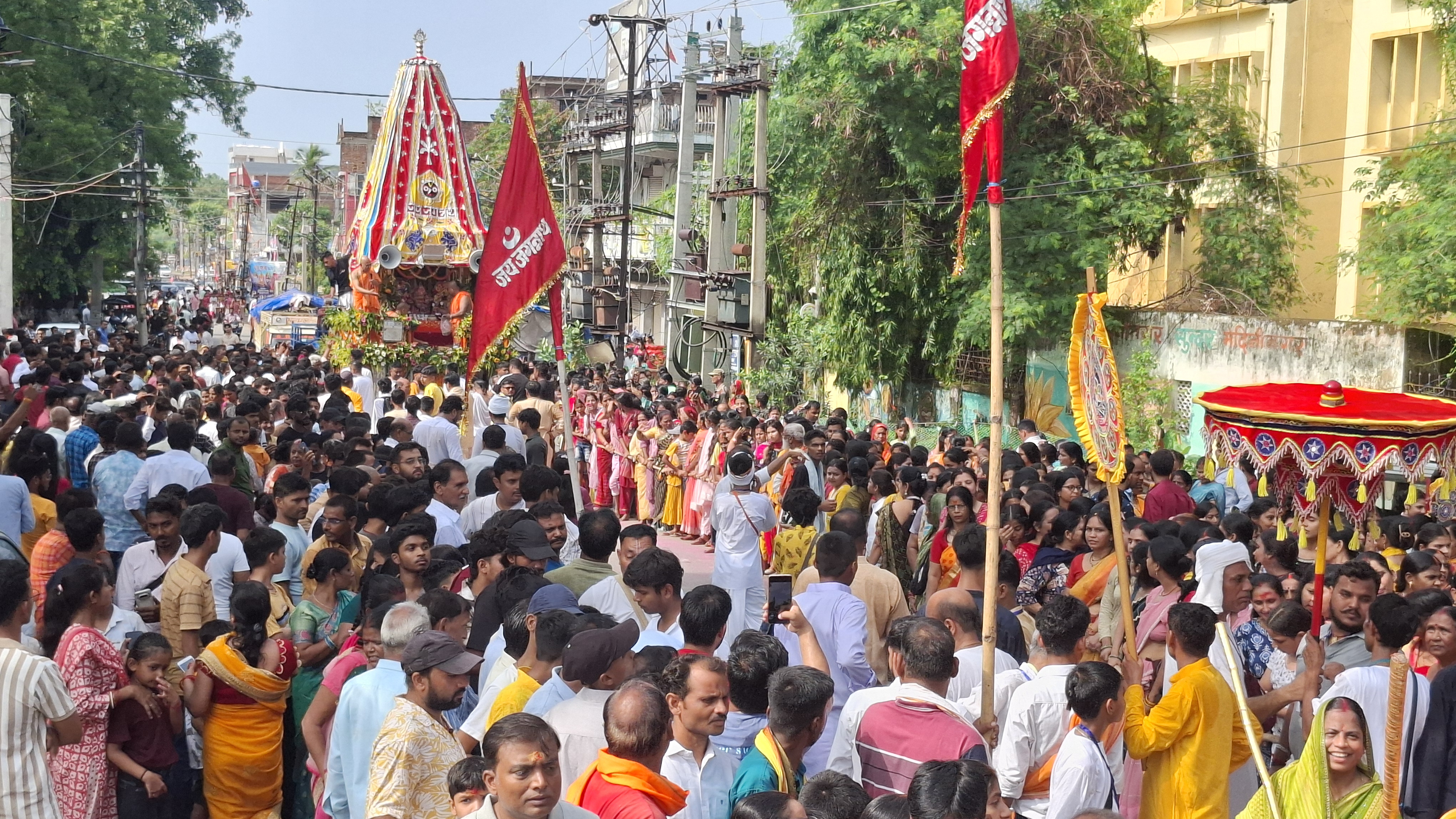 पलामू के मेदिनीनगर में निकली रथयात्रा, उमड़ा भक्तों का सैलाब