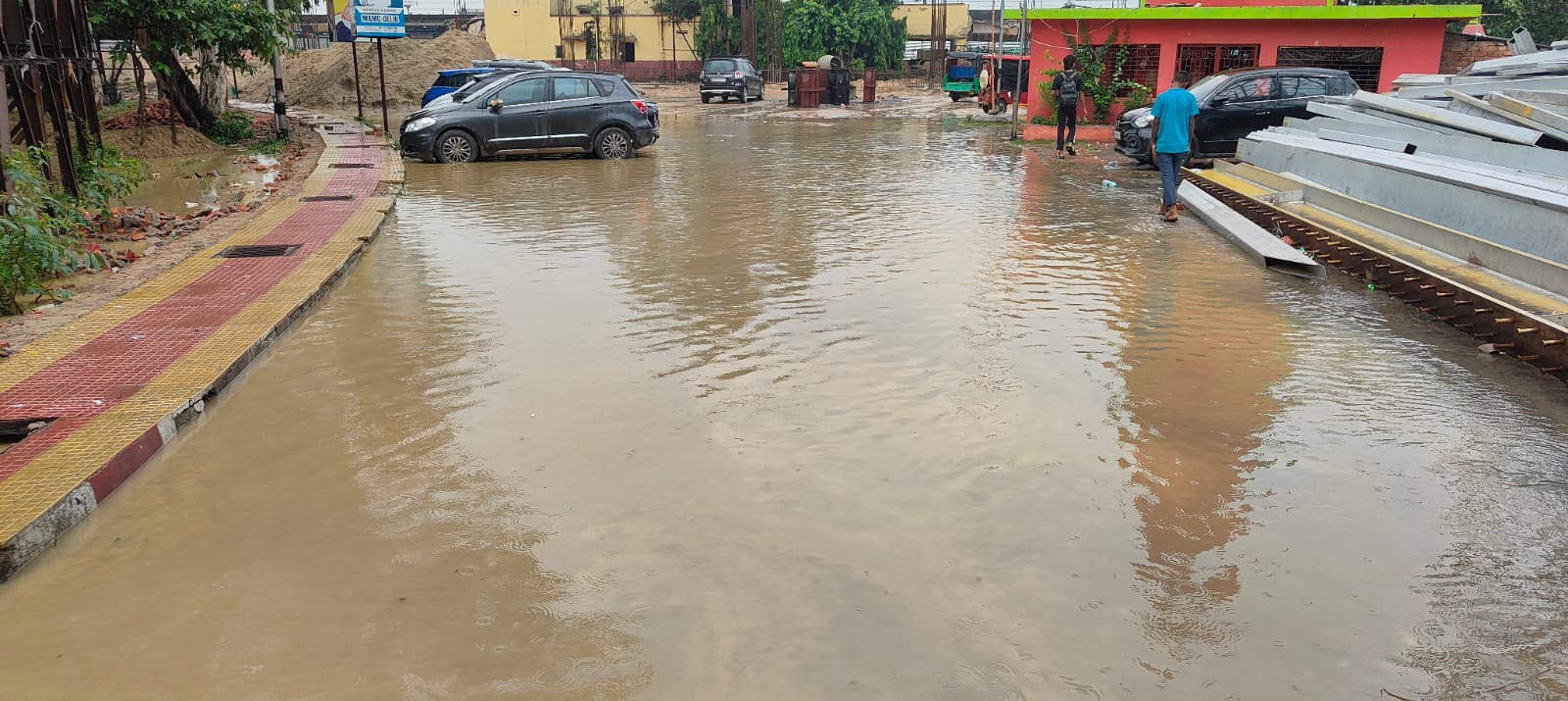 बारिश से रक्सौल बेहाल, सड़कें बनी तालाब; अगले 4 दिन और बरसेंगे बादल