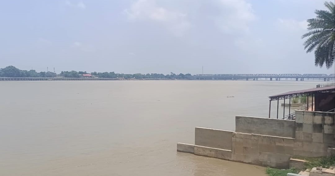 वैशाली में तेजी से बढ़ रहा गंगा और गंडक नदी का जलस्तर, लालगंज में खतरे के निशान से महज 29 सेंटीमीटर नीचे पहुंची गंडक