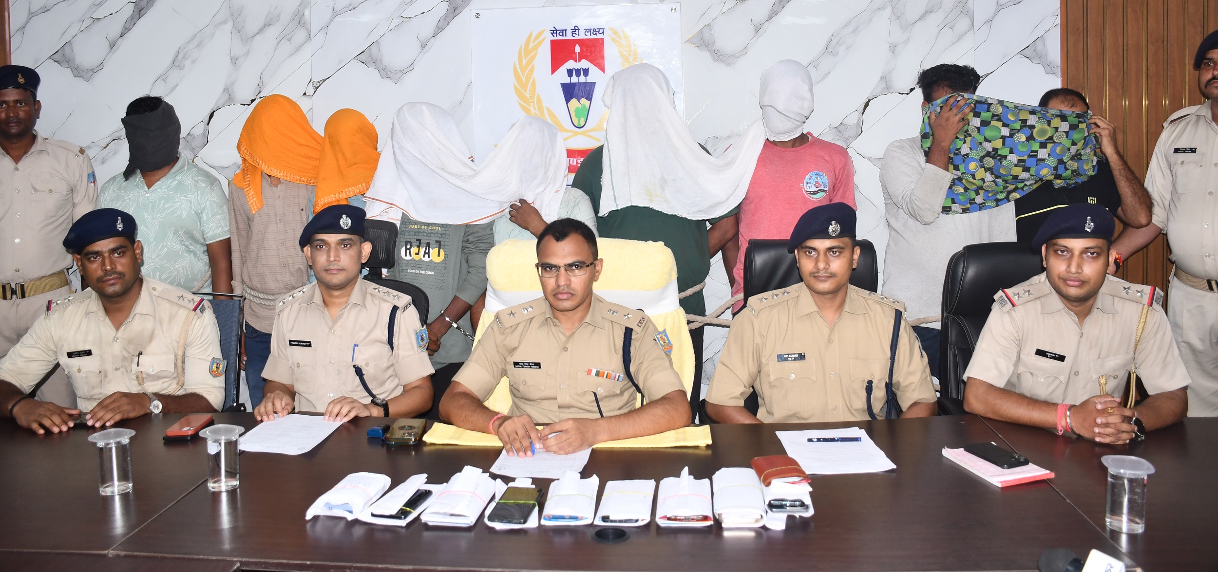 बारी को-ऑपरेटिव व रितुडीह में रहकर लोगों से साइबर ठगी करनेवाले नौ साइबर फ्राड गिरफ्तार