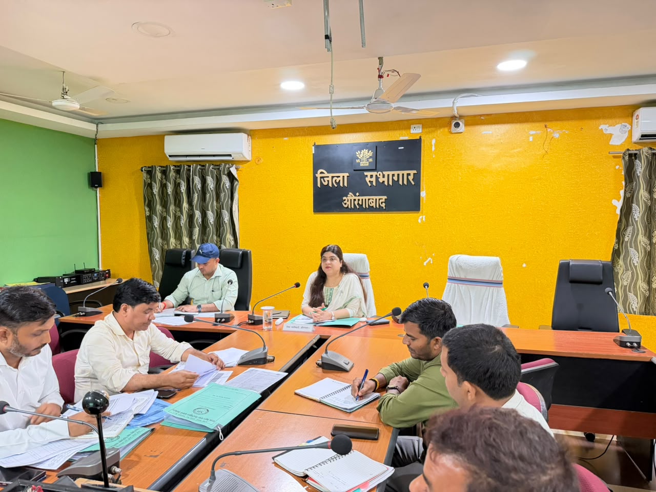 औरंगाबाद: प्रधानमंत्री सूर्य घर मुफ्त बिजली योजना को लेकर डीएम की बैठक, 6578 लाभुकों का लक्ष्य निर्धारित