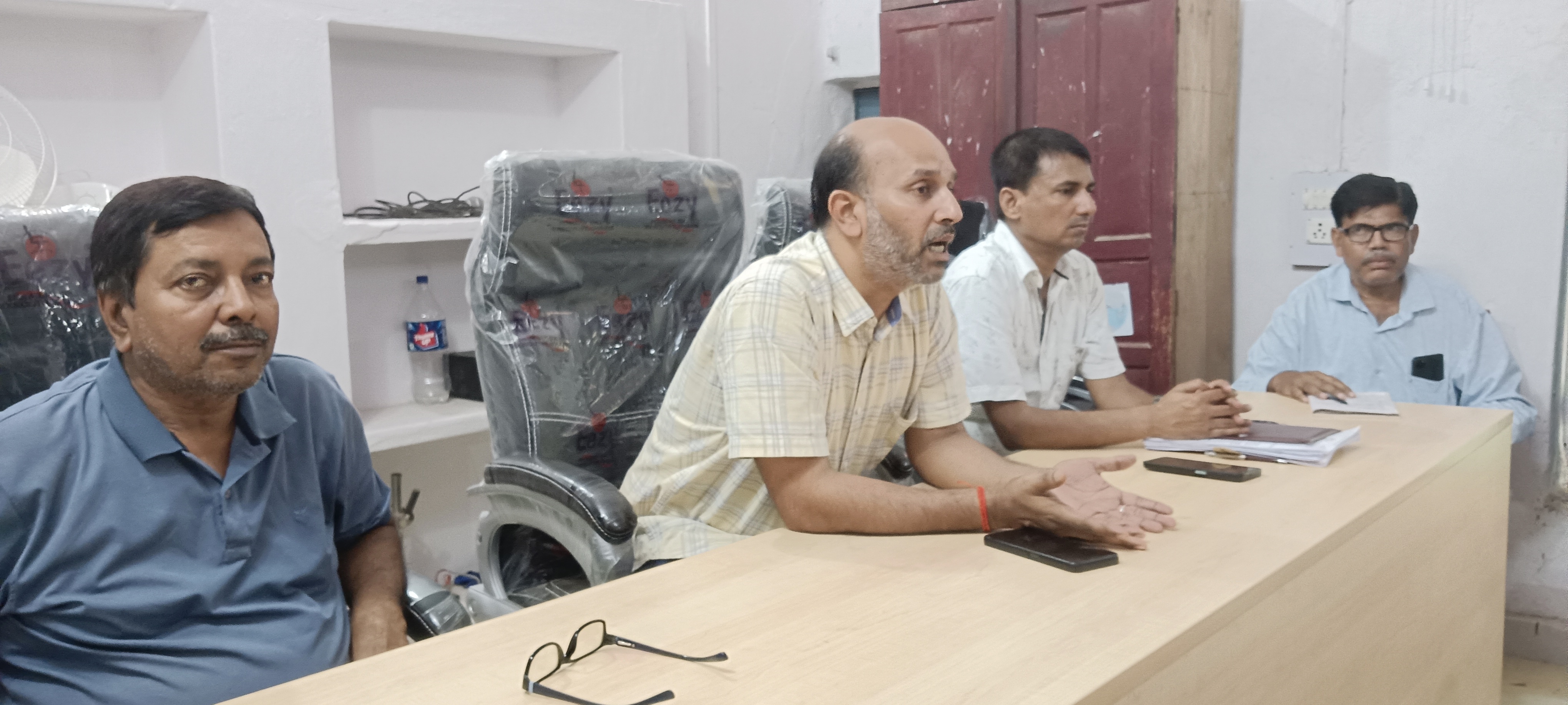नवादा: 13 अगस्त तक 3 हजार नए राशन कार्ड बनाने का लक्ष्य, बीडीओ की बैठक में डीलरों को मिले निर्देश