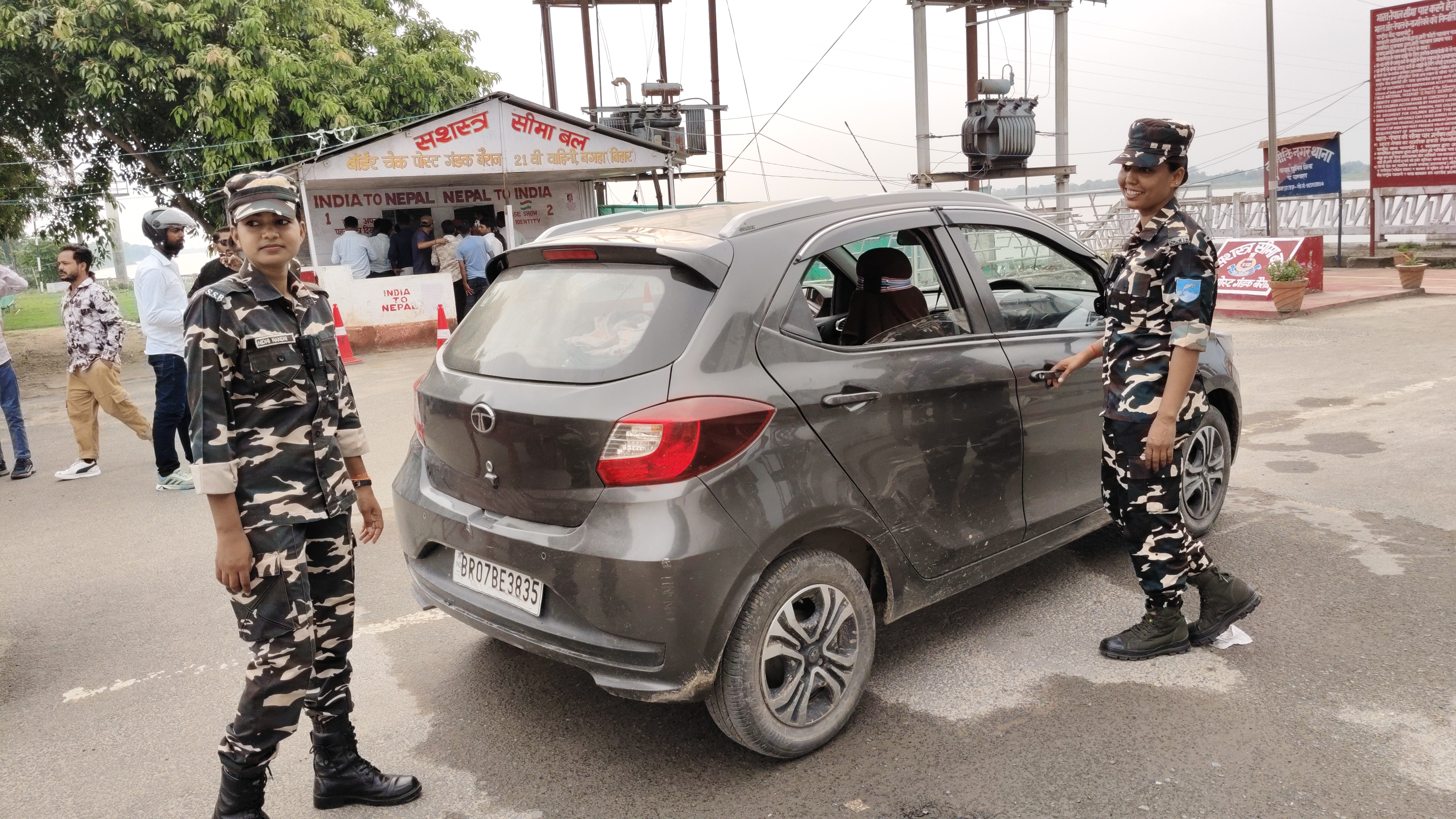 सीमा पर दिन-रात डटीं महिला एसएसबी जवान, निगरानी और तलाशी अभियान में निभा रहीं अहम भूमिका