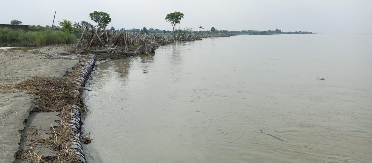 गोपालगंज: गंडक नदी का घटने लगा जलस्तर, वाल्मीकिनगर बराज से डिस्चार्ज 1.75 लाख से घटकर 1.34 लाख क्यूसेक पहुंचा