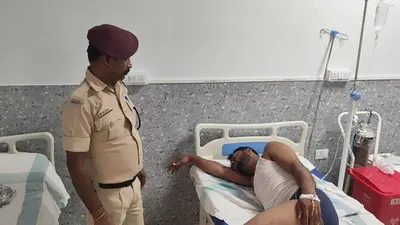 गोंडा-आसनसोल एक्सप्रेस के एसी कोच में बेहोश मिला यात्री, आरपीएफ-जीआरपी ने पहुंचाया अस्पताल