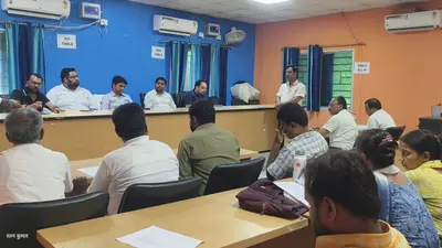 बेगूसराय में स्वास्थ्य योजनाओं की समीक्षा, SDM बोले- हर पात्र परिवार बनवाए आयुष्मान कार्ड, जनप्रतिनिधि बढ़ाएं जागरूकता