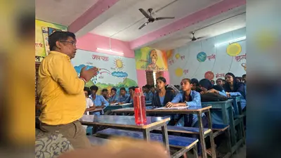 बेगूसराय के परना स्कूल में 'सखी वार्ता' कार्यक्रम, छात्र-छात्राओं को महिला सुरक्षा, साइबर क्राइम और सरकारी योजनाओं की दी जानकारी