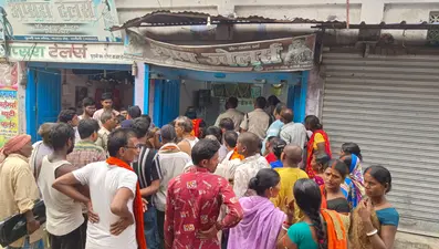 नवादा: रजौली के मच्छल हट्टा रोड में श्याम ज्वेलर्स से दिनदहाड़े एक लाख के सोने के लॉकेट चोरी, सीसीटीवी खंगाल रही पुलिस