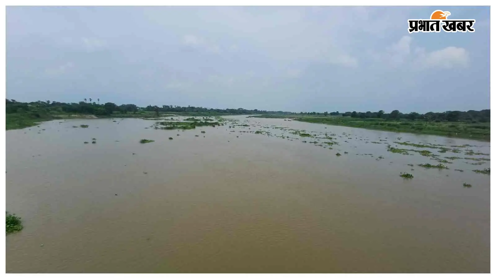 खतरे के निशान से ऊपर बह रही बागमती, गांवों के साथ स्कूलों में भी घुसा पानी