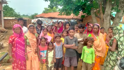 सबेजोर गांव का हरिजन टोला: आधार कार्ड से वंचित बच्चे नही जा पा रहे है विधालय