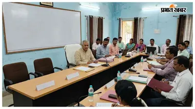 समीक्षा बैठक से गायब दो आवास सहायकों को नोटिस, 24 घंटे में मांगा जवाब