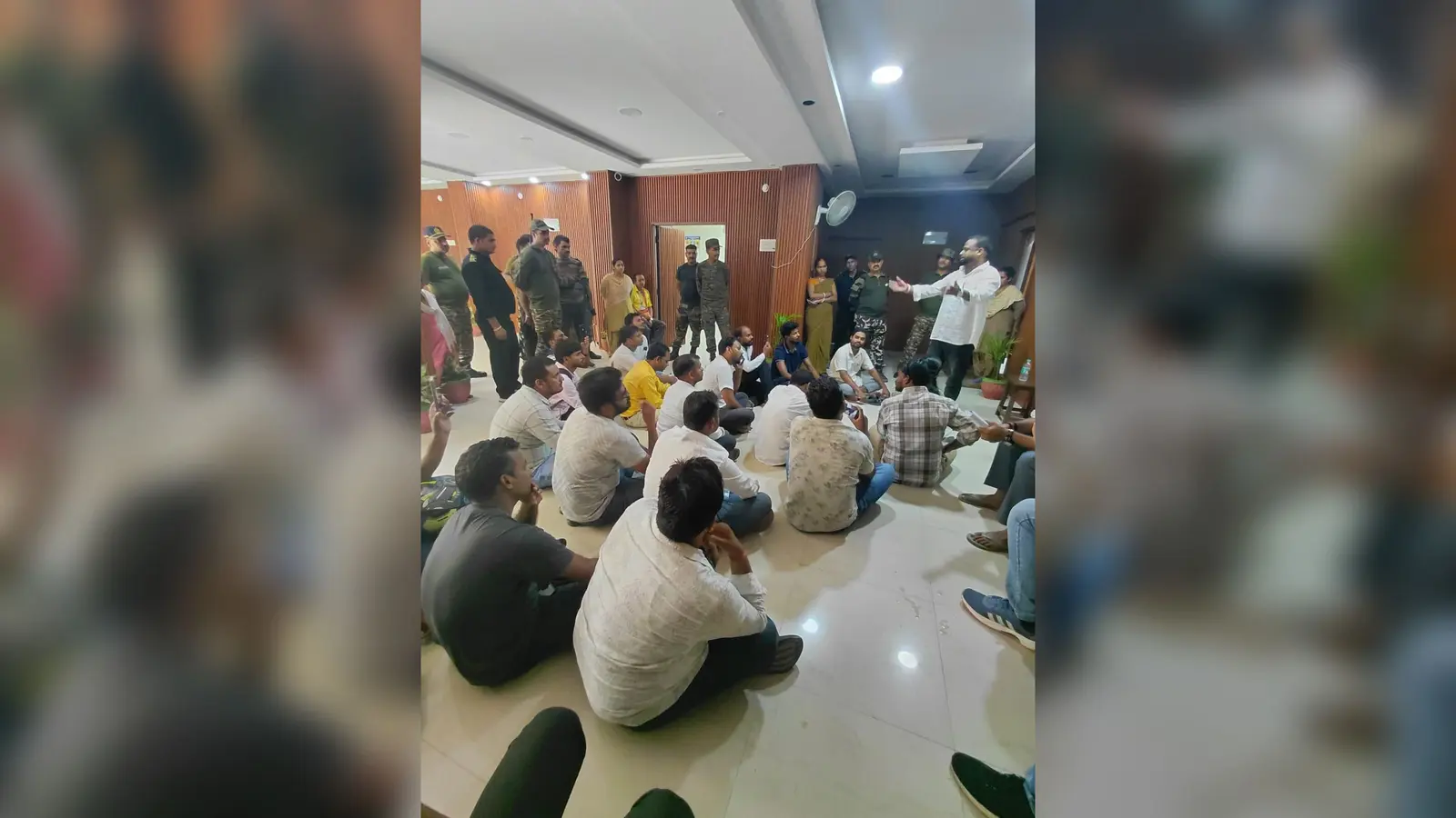 पीएचडी एडमिशन टेस्ट में सफल अभ्यर्थियों के नामांकन को लेकर दिया धरना