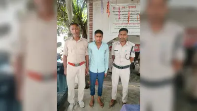 चोरी करते रंगेहाथ पकड़ा गया युवक, मोबाइल और नकदी के साथ पुलिस के हवाले
