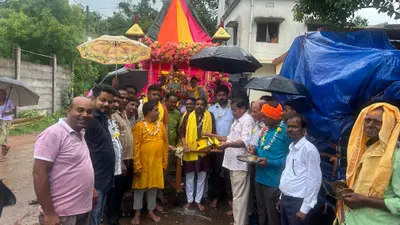 जुगीपाड़ा और रासमंच में श्रद्धालुओं ने खींची आस्था की डोर