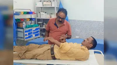 ड्यूटी से लौट रहे दो कार्यपालक सहायक बाइक हादसे में घायल, एक की हालत गंभीर