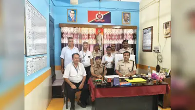 बंगाल : रामपुरहाट स्टेशन पर फर्जी टीटीई बन कर रहा था ड्यूटी, यात्रियों को ठगने के आरोप में गिरफ्तार
