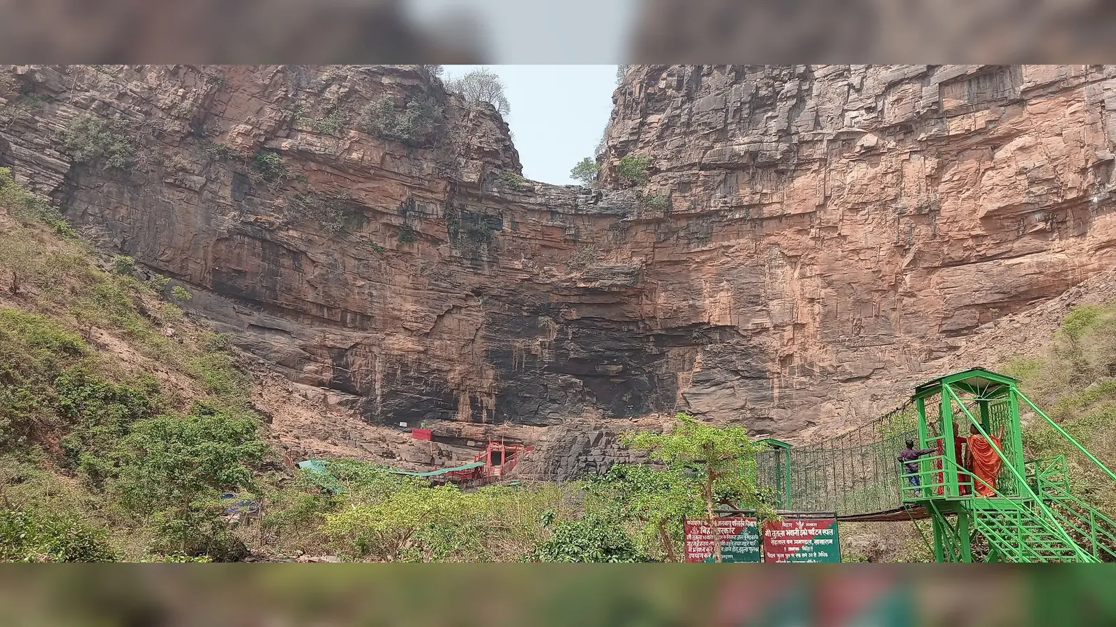 कैमूर: तुतला भवानी धाम में नहीं शुरू हुआ वॉटरफॉल, जुलाई आधा बीता फिर भी दिख रहा सूना नजारा; पर्यटकों की कमी से स्थानीय व्यवसाय प्रभावित