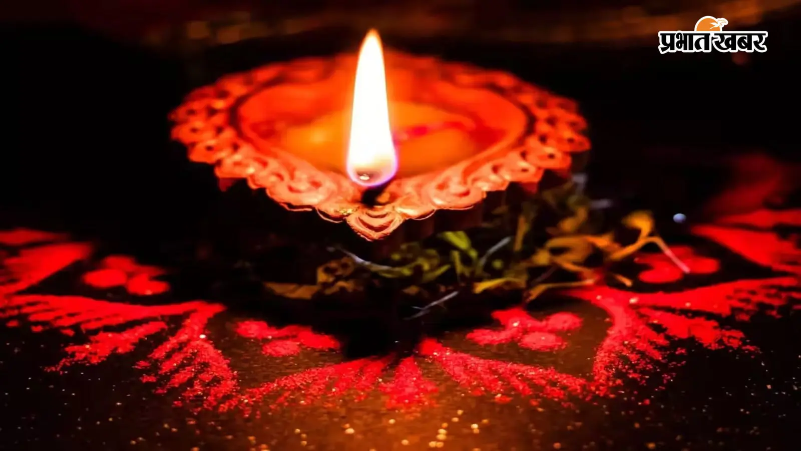 घर के बाहर इस दिशा में जलाएं दीपक, मान्यता है कि माता लक्ष्मी की कृपा से बढ़ती है सुख-समृद्धि