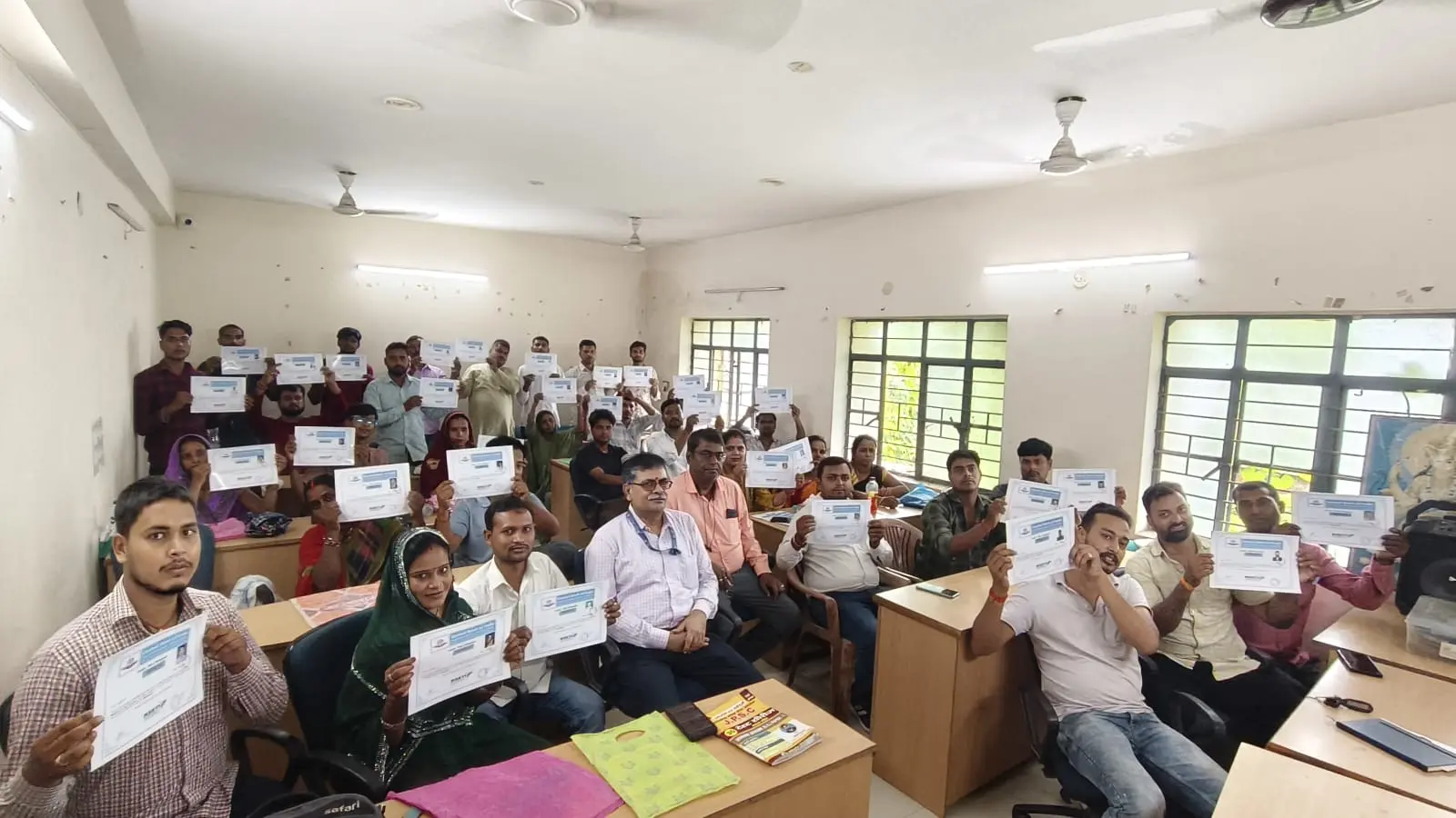 बेतिया में 34 युवाओं को मिला पशुपालन प्रशिक्षण का प्रमाण पत्र, स्वरोजगार के लिए किया गया प्रेरित