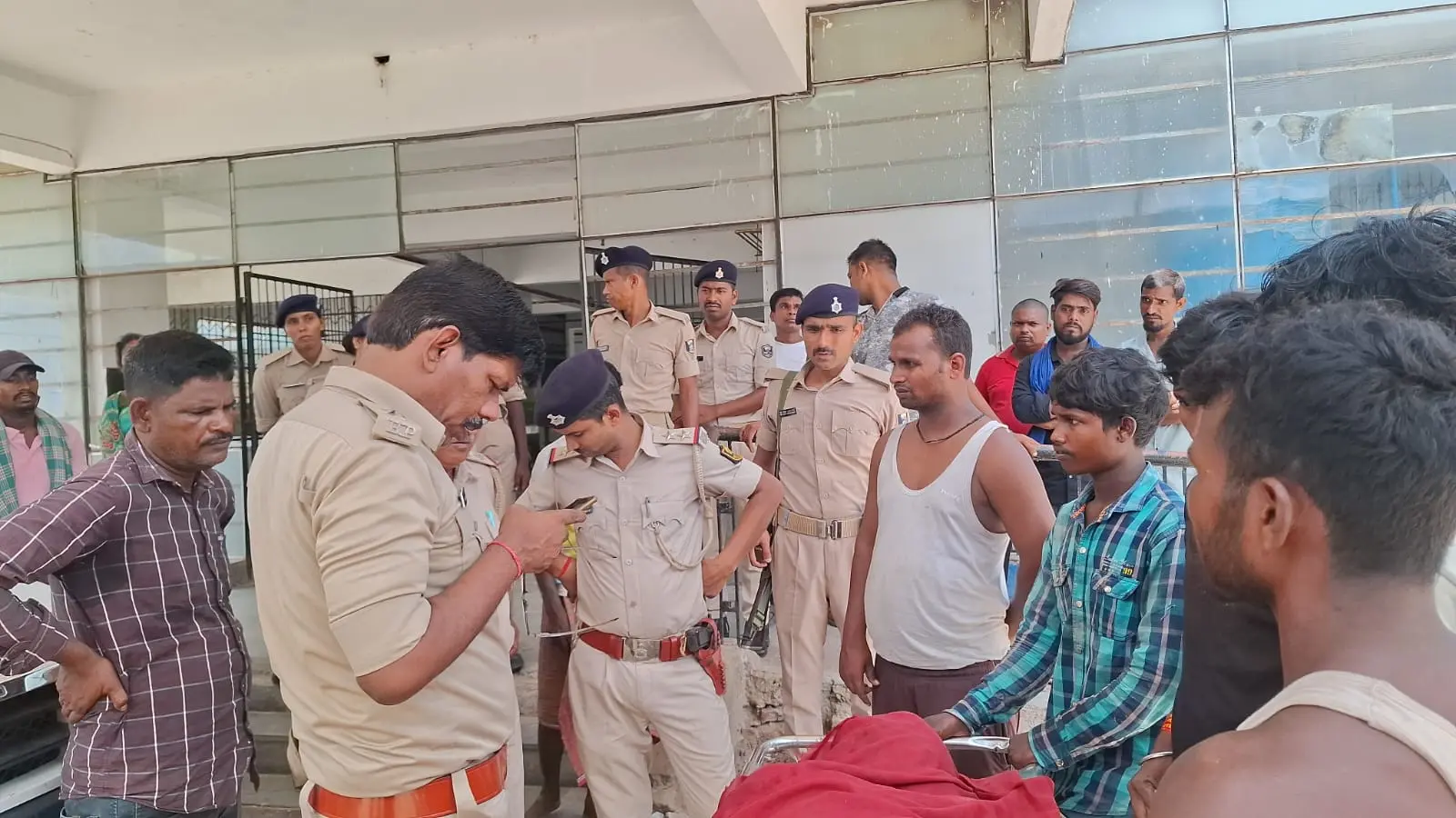 धान के खेत में युवक के शव मिलने से सनसनी, जांच में जुटी पुलिस