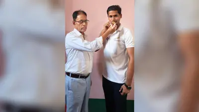 NEET Result 2026: दिघवारा के दो होनहारों ने बढ़ाया सारण का मान, सृजन सिंह और अनीश कुमार की सफलता पर जश्न