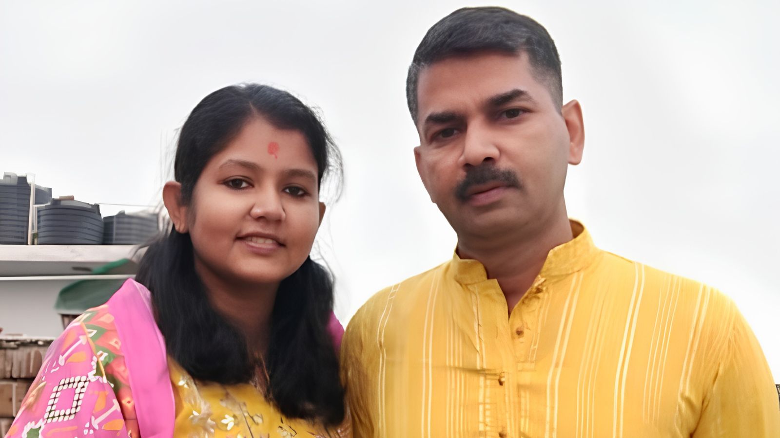 अदिति कुमारी अपने पिता के साथ