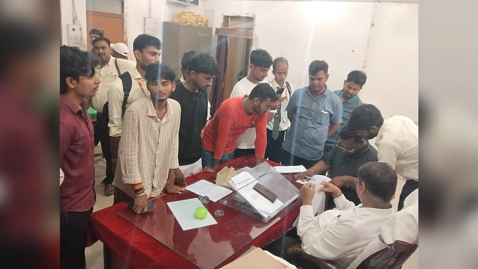 LLB की सीटें घटाने पर छात्रों का सत्याग्रह, TMBU में भूख हड़ताल, 324 सीटें बहाल करने की मांग