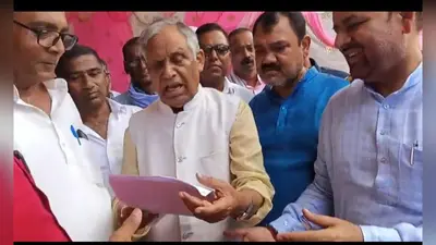 2011 से पहले नियुक्त शिक्षकों को TET से छूट देने की मांग, केंद्रीय मंत्री को सौंपा ज्ञापन