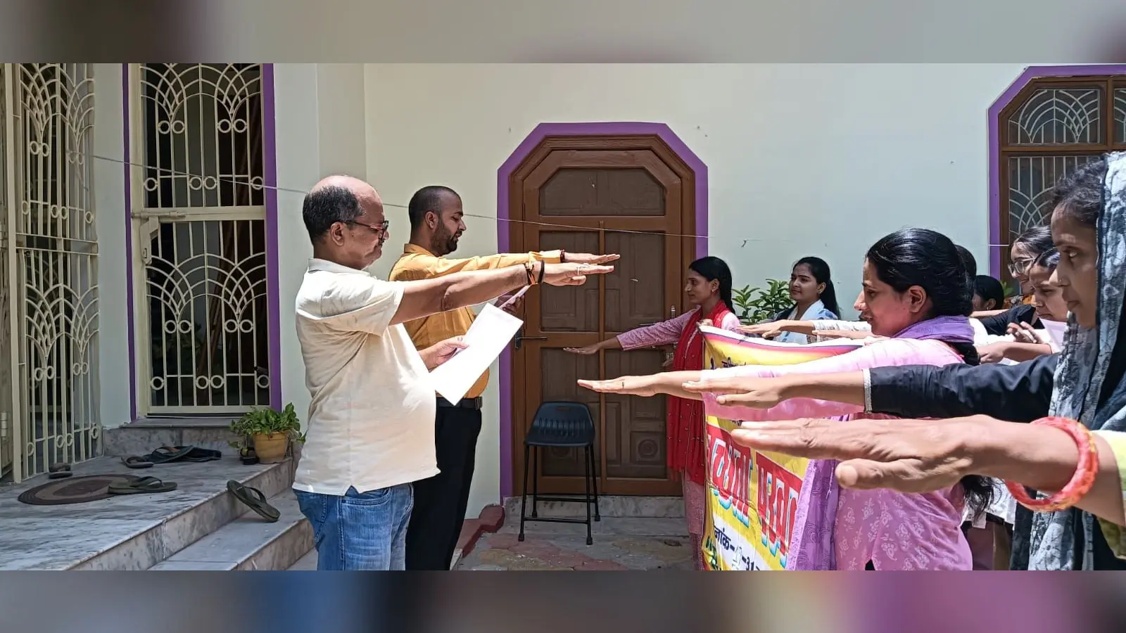 स्वच्छता पखवाड़ा की शुरुआत, बक्सर में जन शिक्षण संस्थान ने दिलाई स्वच्छता की शपथ, चलाया सफाई अभियान