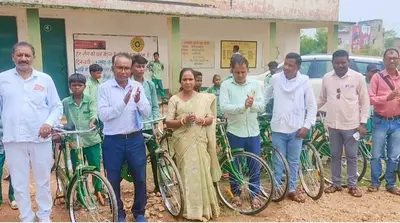 आमदा में स्कूली बच्चों को मिली साइकिल की सौगात