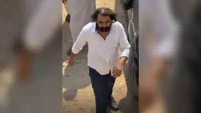 खगड़िया के प्रखंड आपूर्ति पदाधिकारी शराब के नशे में गिरफ्तार, सरकारी वाहन से शराब की बोतलें बरामद