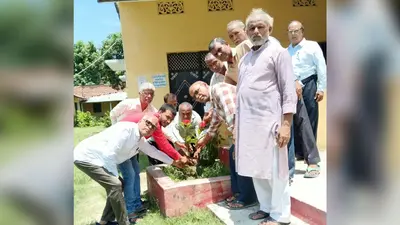 आरकेके महाविद्यालय में हरित परिसर मुहिम: प्राचार्य संग छात्र-छात्राओं ने किया पौधारोपण