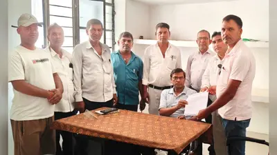 कैमूर में पशु टीकाकर्मियों की अनिश्चितकालीन हड़ताल, मानदेय, नियमितीकरण और 10 लाख बीमा की मांग