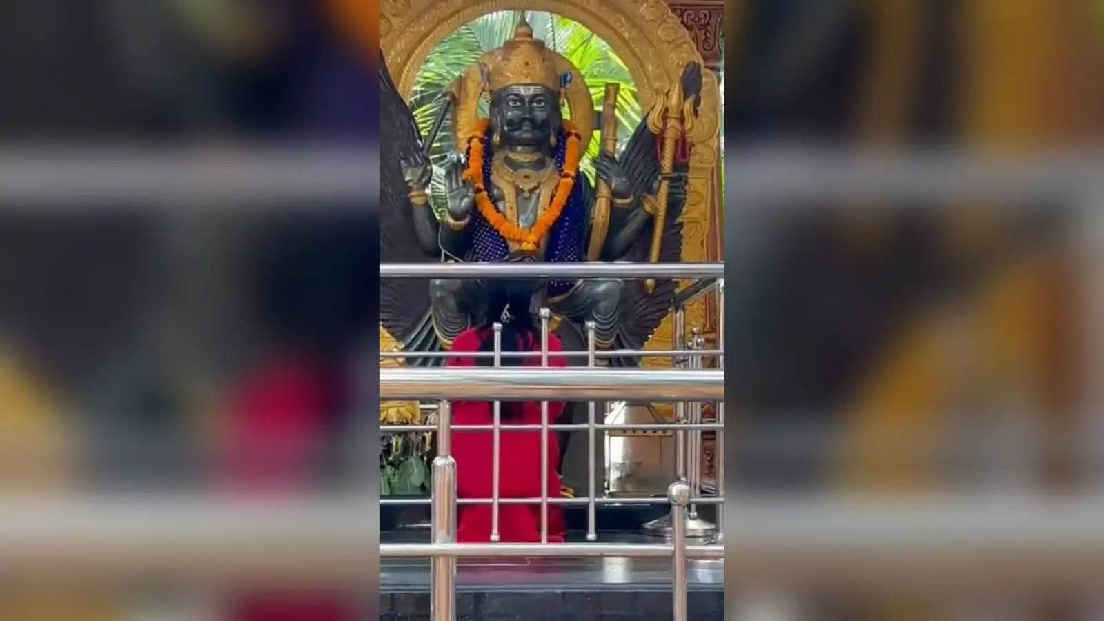 नवादा: शनिदेव मंदिर में उमड़ती है श्रद्धालुओं की भीड़, स्वयंभू काले पत्थर के रूप में विराजमान हैं देव