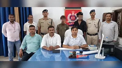 सीवान: चलती ट्रेन में मोबाइल झपटने वाले दो शातिर गिरफ्तार, आरपीएफ ने चोरी का मोबाइल किया बरामद