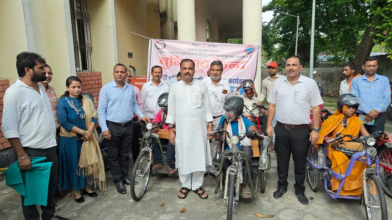 बनमनखी में दिव्यांगों को मिली बैट्री चालित ट्राइसाइकिल, बुनियाद केंद्र में सहायक उपकरणों का वितरण