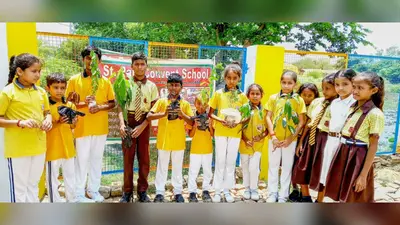 बक्सर: 'एक वृक्ष माँ के नाम' अभियान में बच्चों ने लगाए पौधे, चौसा में दिया गया पर्यावरण संरक्षण का संदेश