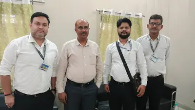 वैशाली और बिहार संपर्क क्रांति एक्सप्रेस में सघन टिकट जांच, 50 बेटिकट यात्रियों से वसूले 27,800 रुपये
