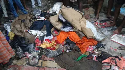 बेगूसराय: खोदावंदपुर में शॉर्ट सर्किट से साहू वस्त्रालय में लगी भीषण आग, 12 लाख से अधिक के वस्त्र जलकर राख