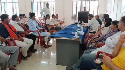 गोपालगंज: उचकागांव बीस सूत्री बैठक में योजनाओं की समीक्षा, कई विभागों की कार्यप्रणाली पर उठे सवाल