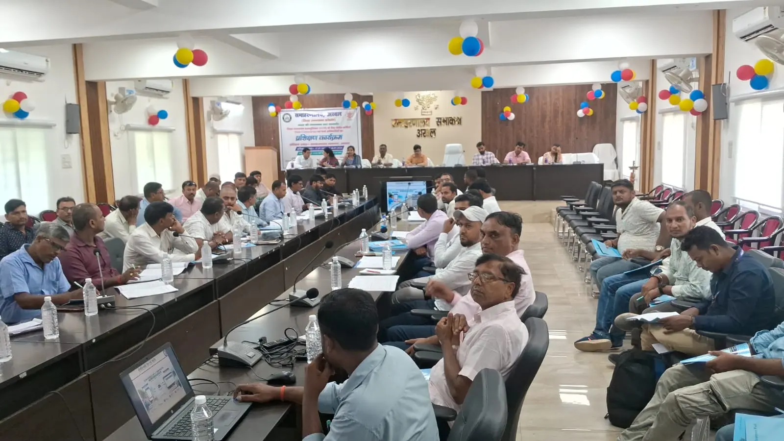 अरवल: जनगणना हस्तपुस्तिका निर्माण को लेकर अधिकारियों को दिया गया प्रशिक्षण